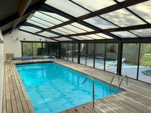 Bazén v ubytování Duplex privatif, Piscine et Spa nebo v jeho okolí