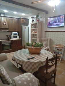 Kuchyň nebo kuchyňský kout v ubytování Casa Rural en San Carlos del Valle- Doña Gumersinda