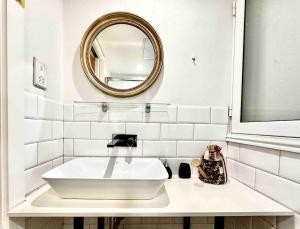 Ένα μπάνιο στο Stylish Maisonette off the Seafront +11 φωτογραφίες