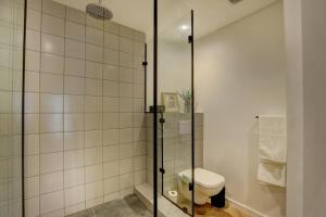 Ένα μπάνιο στο Modern 3-Bedroom Home in Arbour Nature Estate +27 φωτογραφίες