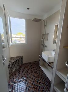 Un baño de Appartement Mer Et Soleil