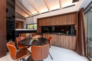 Kuchyň nebo kuchyňský kout v ubytování Apartmán SKIBIKE, Hrabovo + 36 fotografií