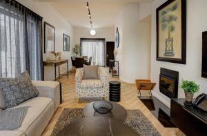 Χώρος καθιστικού στο Modern 3-Bedroom Home in Arbour Nature Estate