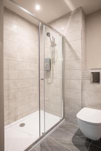 Koupelna v ubytování Skyline Serenity: Exquisite 3-Bedroom Ultra-Luxury Penthouse + 104 fotografií