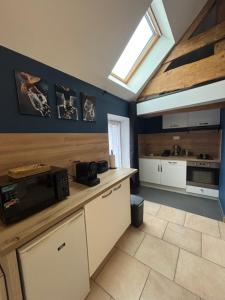 Kuchyň nebo kuchyňský kout v ubytování Le Merisier