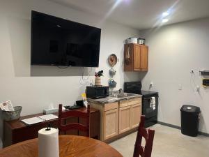 Kuchyň nebo kuchyňský kout v ubytování Redfish Bed and Bath