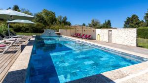 Πισίνα στο ή κοντά στο La Bastide des Amouriers