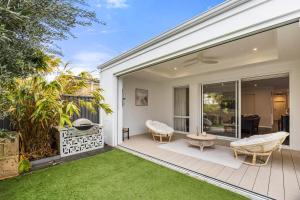 Κήπος έξω από το Modern Beach Retreat - Eden Beach Sanctuary