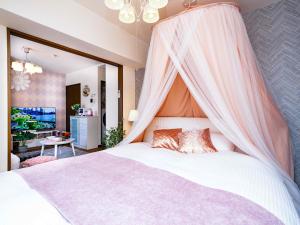 Ένα ή περισσότερα κρεβάτια σε δωμάτιο στο MY STORY Cute 605ｰ瓦町駅徒歩6分