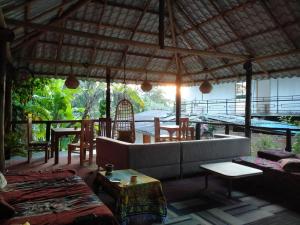 Posezení v ubytování Freedom camp ella