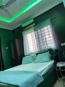 Ένα ή περισσότερα κρεβάτια σε δωμάτιο στο King David Guesthouse