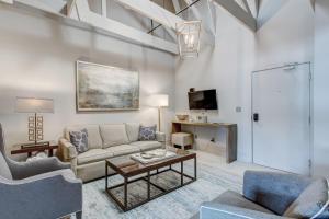 a living room with a couch and a table at Parker's Collection - 4 Bedroom in Savannah