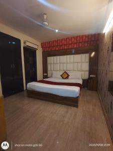 Ένα ή περισσότερα κρεβάτια σε δωμάτιο στο Hotel lavish Santuary