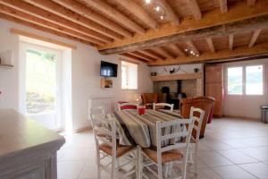 a kitchen and dining room with a table and chairs at Lauseig in Lourdios-Ichère