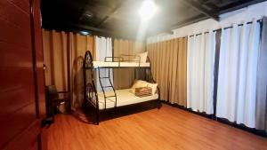 Voodi või voodid majutusasutuse Transient Home- Entire House Near the Beach toas