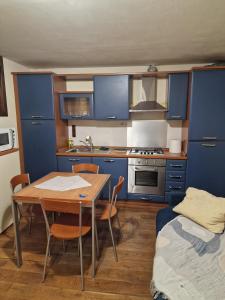 Η κουζίνα ή μικρή κουζίνα στο L'Oasi in centro città