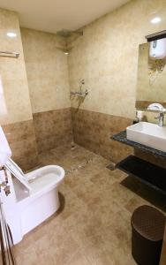 Ένα μπάνιο στο santi apartment