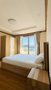 Ένα ή περισσότερα κρεβάτια σε δωμάτιο στο santi apartment