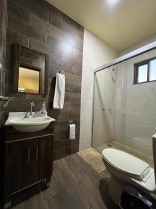 Ένα μπάνιο στο Cabaña No.10 Puerta del Bosque Mazamitla.