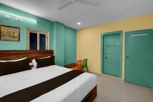 Ένα ή περισσότερα κρεβάτια σε δωμάτιο στο Hotel O MSR Grand Hotel