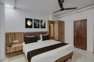 a bedroom with a large bed in a room at Hotel O OM SAI HOTEL in Kākori