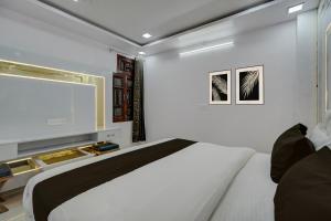 a bedroom with a large bed and a tv at Hotel O OM SAI HOTEL in Kākori