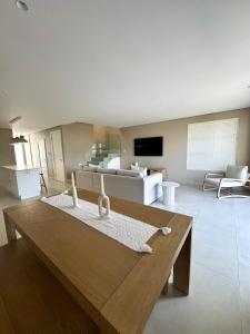 TV a/nebo společenská místnost v ubytování The Quays - Ten at Twilight