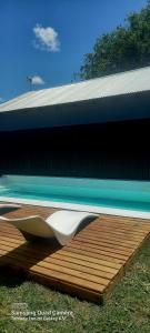 a train station with a blue and green train at DUPLEX ATARDECERES in Chascomús