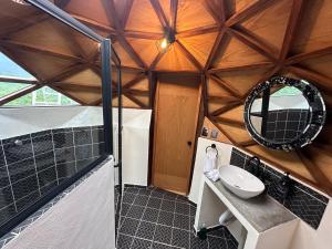 Ένα μπάνιο στο Gaiatri Holistic Glamping