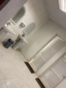 Ένα μπάνιο στο استراحة ومخيم العاصفة