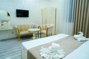 a hotel room with a bed and a bathroom at Astoria Inn in Toshkent-Passajir Bekati