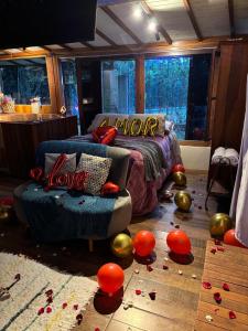 a bedroom with a bed with red balls on the floor at Cabana Spa São Roque in São Roque