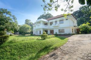 Κήπος έξω από το Ayurveda Colonial Mansion