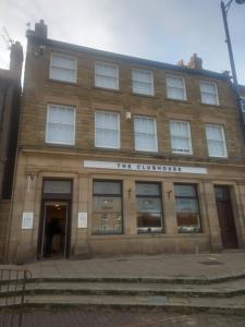 a building on the corner of a street at Clubhouse, North End, Bedale DL8 1AB in Bedale