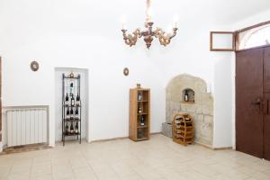 a room with a chandelier and a wine cellar at View, Terrace & Comfort in Sant'Agata de' Goti in SantʼAgata deʼ Goti