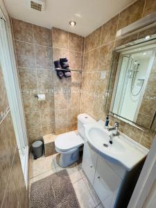 a bathroom with a toilet and a sink at Glendevon House Hotel in Bromley +36 photos