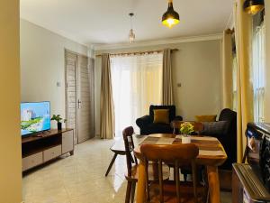 TV a/nebo společenská místnost v ubytování Gulshan Homes Muyenga