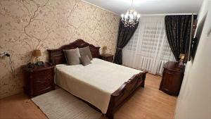 Postel nebo postele na pokoji v ubytování KT cosy hillside apartment