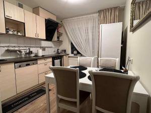 Η κουζίνα ή μικρή κουζίνα στο KT cosy hillside apartment