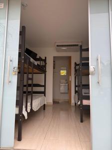 a hallway with two bunk beds in a room at Suítes Ágape Festa do Peão in Barretos