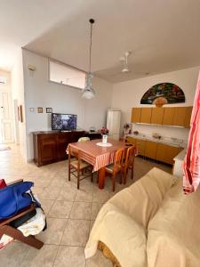 a living room with a table and a kitchen at House beach in San Pietro in Bevagna