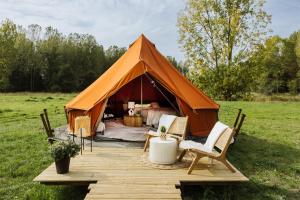 Κήπος έξω από το Glamping Chateau d'Hamont