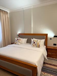 Ένα ή περισσότερα κρεβάτια σε δωμάτιο στο Rutuha Home Kyanja 2