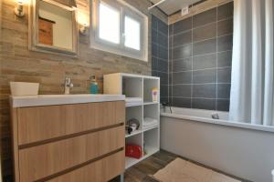 Koupelna v ubytování Le Cocon Bleu + 21 fotografií