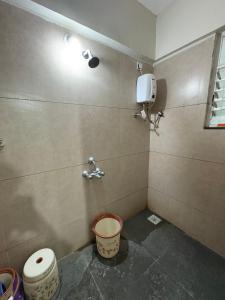 Ένα μπάνιο στο Silver Homes 1bhk Apartment Stay On 7th floor +20 φωτογραφίες