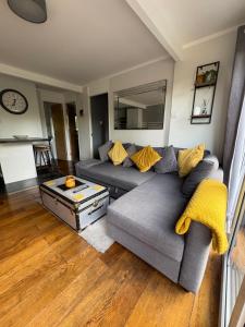 Afbeelding uit fotogalerij van Tree Top View Chalet in Caeathro