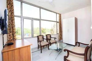 TV a/nebo společenská místnost v ubytování Hotel O The Nest