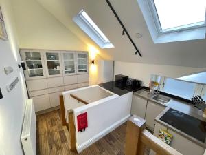 a large kitchen with a large white counter top at Perfectly located and cozy flat in Bury Saint Edmunds