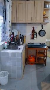 Kuchyň nebo kuchyňský kout v ubytování Kenmire Homes Airbnbs, Your Key to Comfort