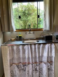 Kuchyň nebo kuchyňský kout v ubytování Visconde de Mauá- Chale 7 irmãos